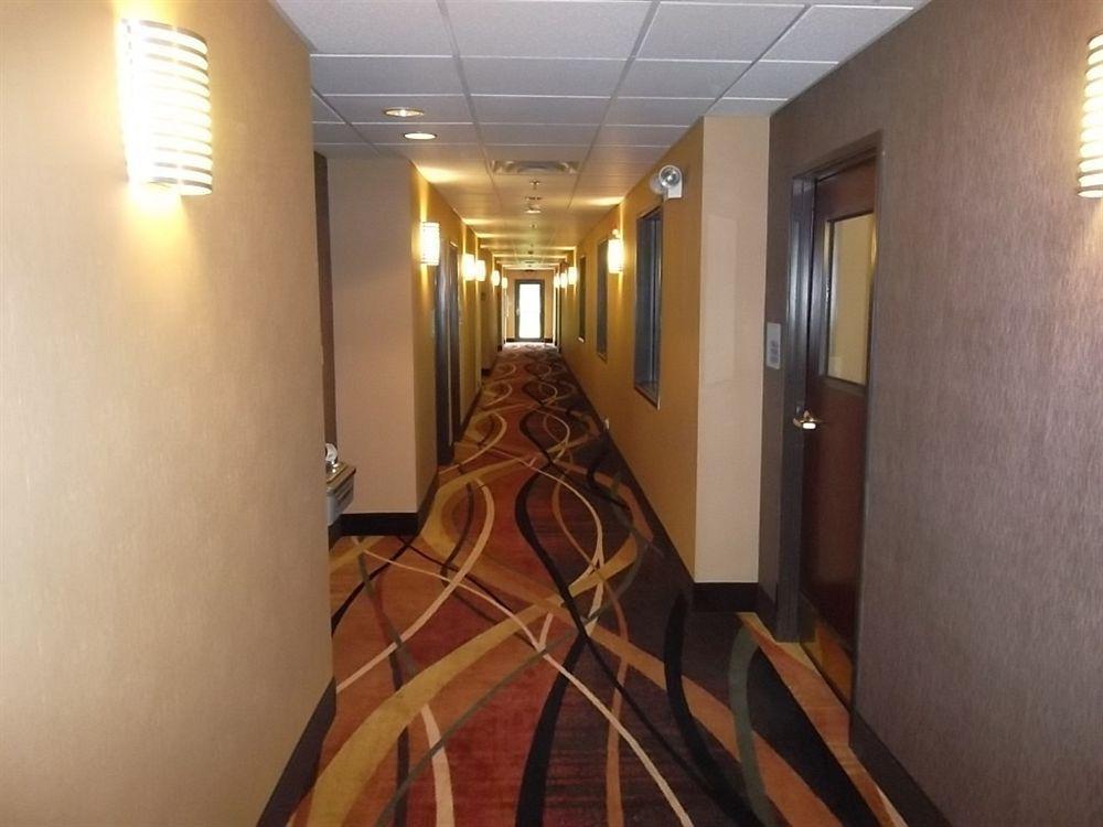 Express And By Ihg 2*