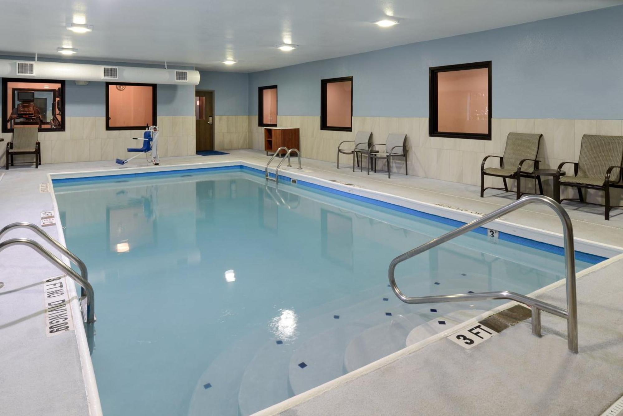 Hotel Express And By Ihg Marysville