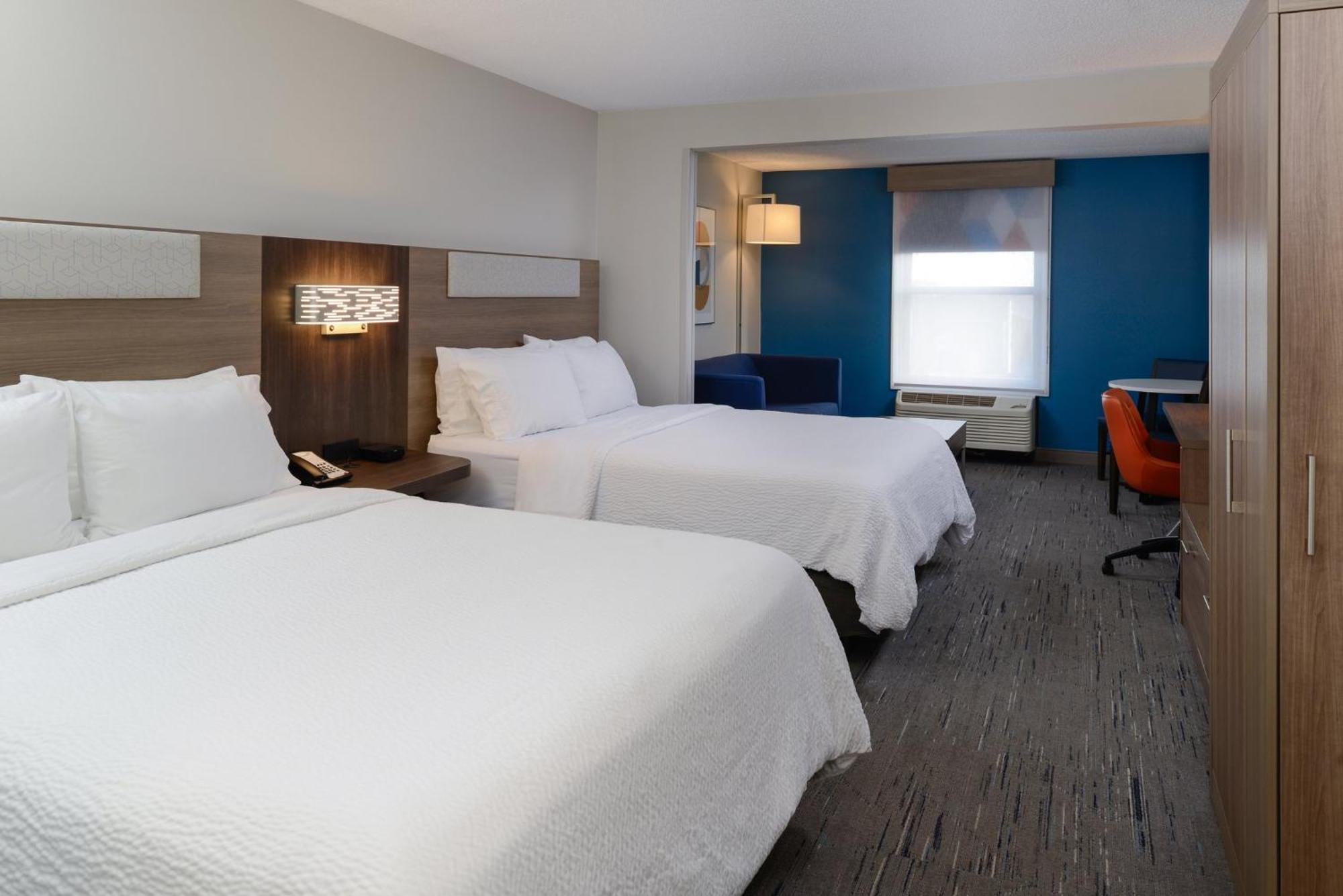 Express And By Ihg 2*