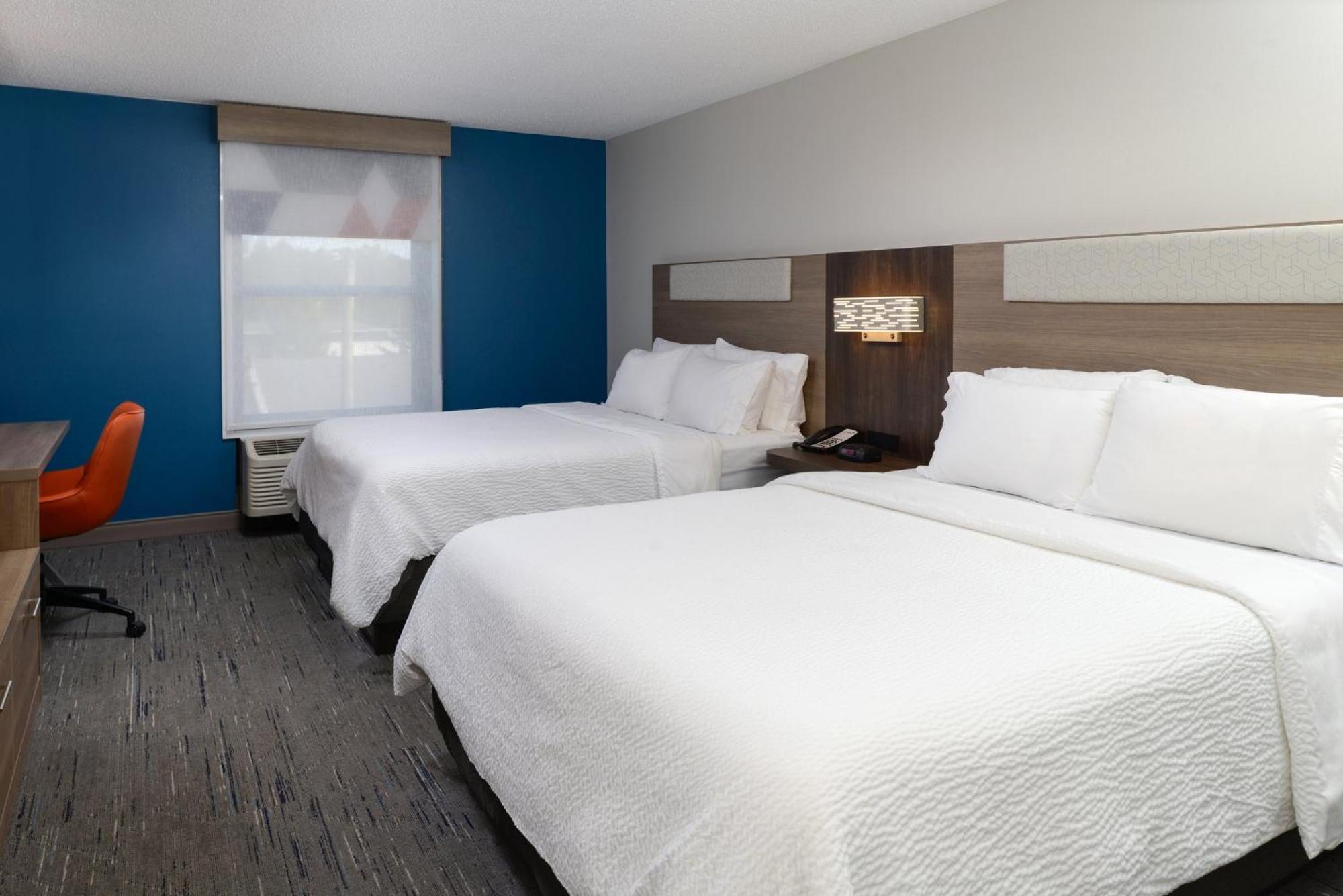 Express And By Ihg 2*